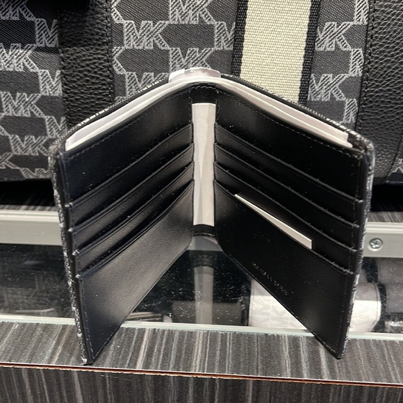 Michael Kors Men’s Women’s Cooper Logo Fabric Billfold Wallet Black Multi NWT - Picture 15 of 16